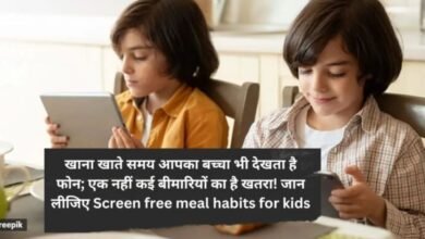 Screen habits child looks at the phone while eating