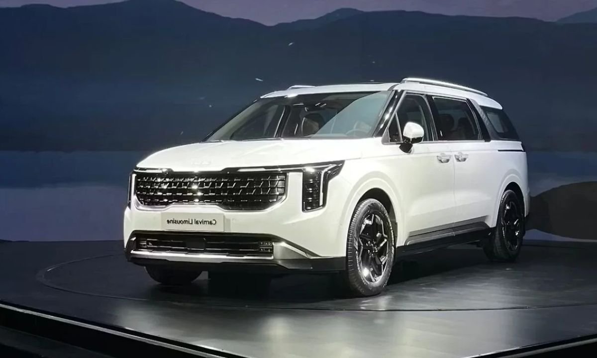 Kia Car Discount Up to 3.20 lakh discount available on the seven-seater luxury MPV